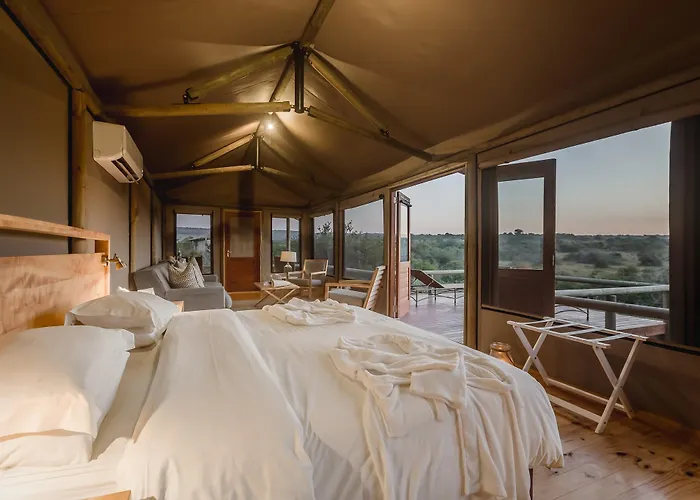 Hlosi Game Lodge - Amakhala Game Reserve